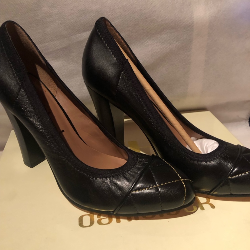 NWT in box Gorgeous Daniblack black quilted Nappa leather pumps. Size 8.5.
